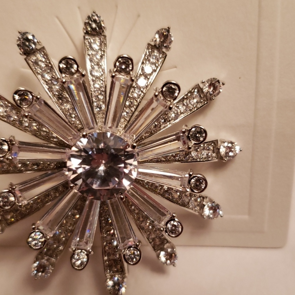 Brooch - Picture 2 of 3